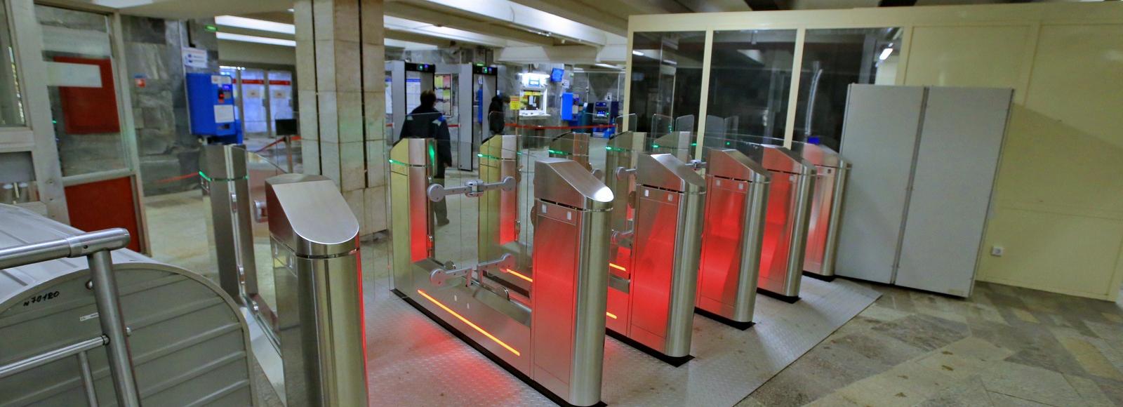 Турникеты с космическим дизайном заработали на станции Речной вокзал