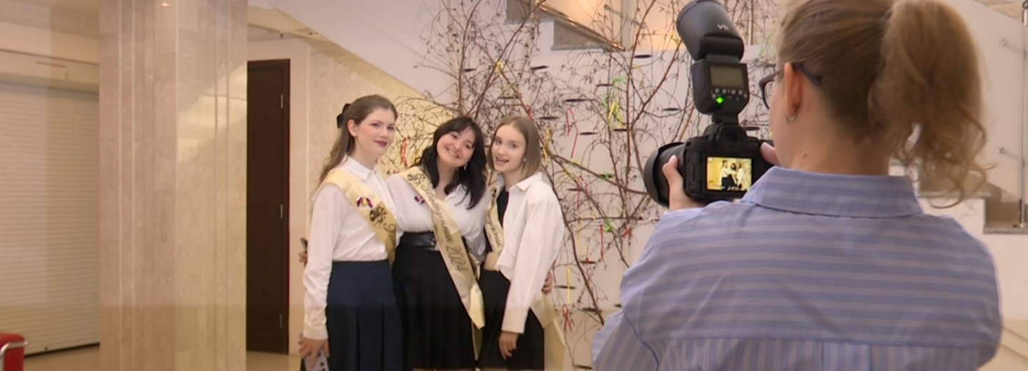 Последний звонок: ученики лицея №12 прощаются со школой раньше остальных