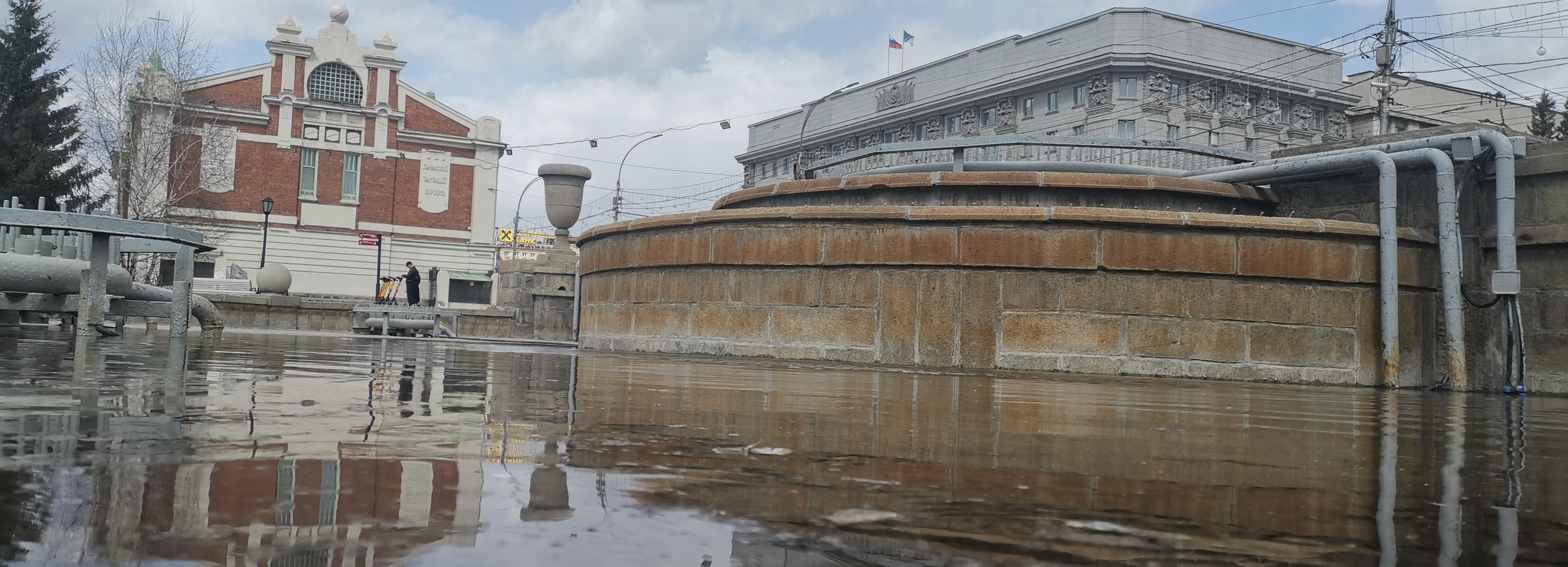 Электросамокаты и аквариумных рыбок находят в фонтанах Новосибирска