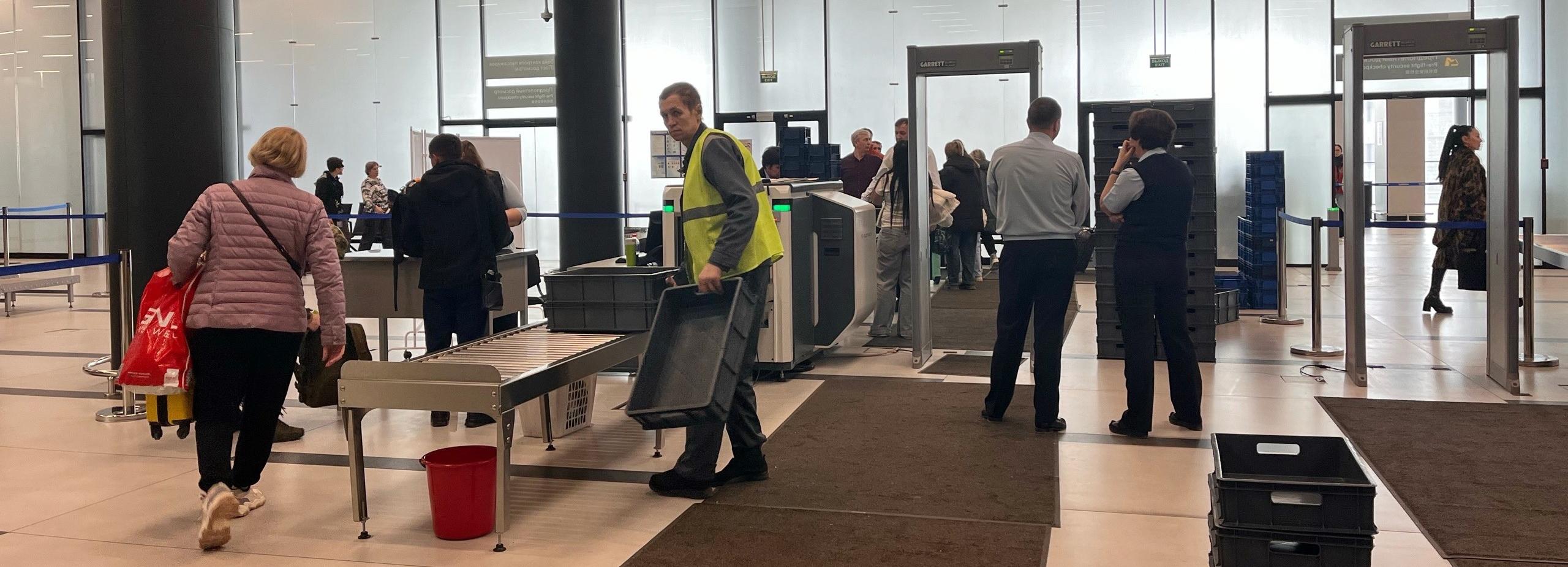 Аэропорт Толмачёво оштрафовали за пропущенный при досмотре макет бомбы