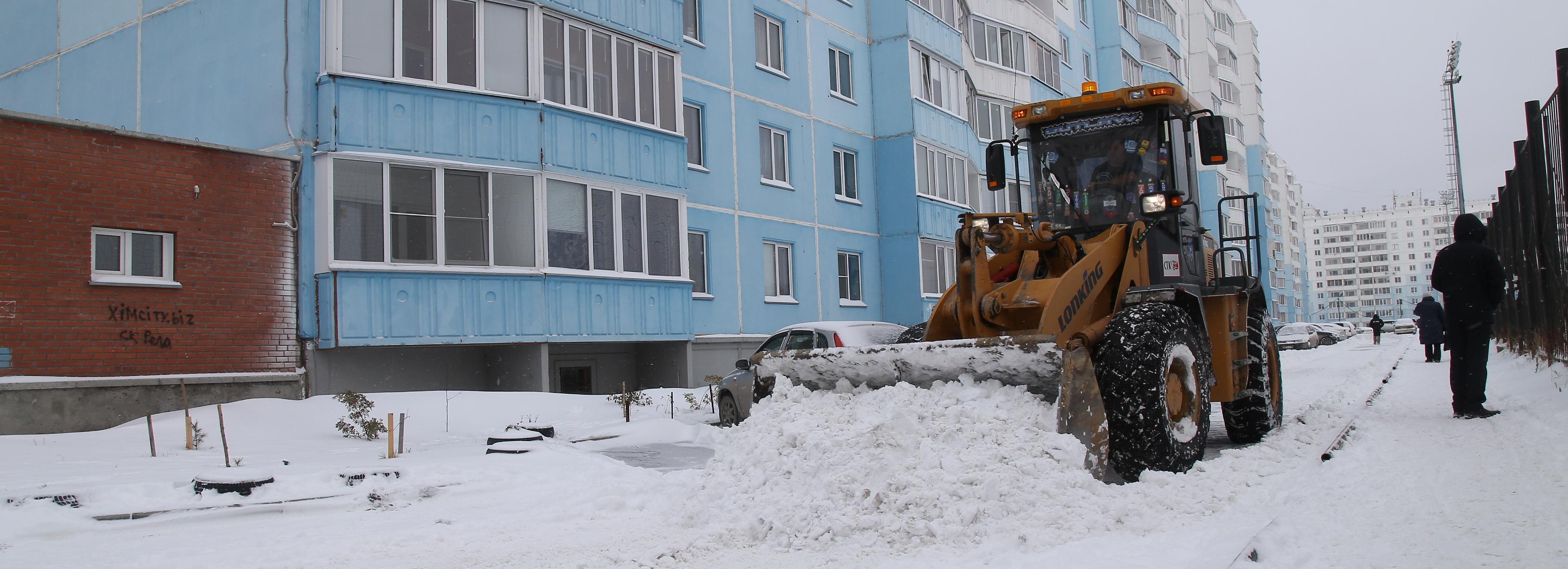 Больше сотни нарушений при уборке дворов выявили в Новосибирске