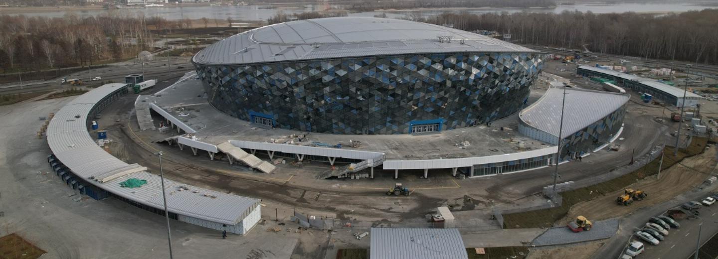 На новой ледовой арене смонтировали 12 противопожарных роботов