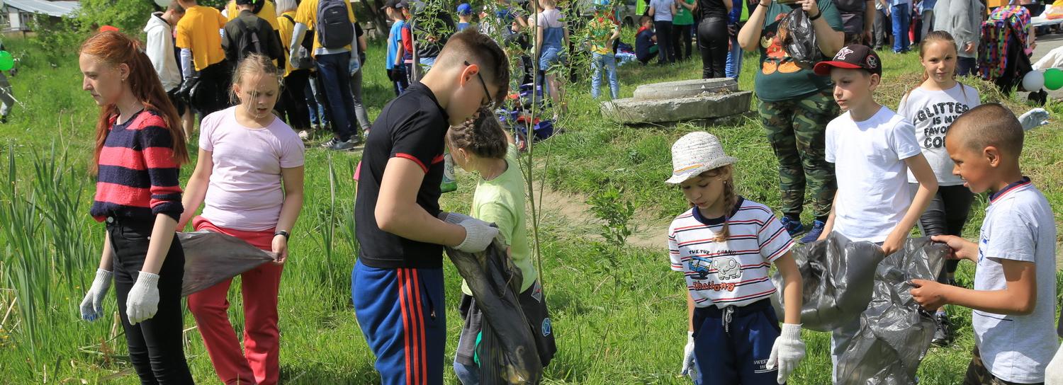 Сотни мешков мусора вывезли с озера Спартак новосибирцы