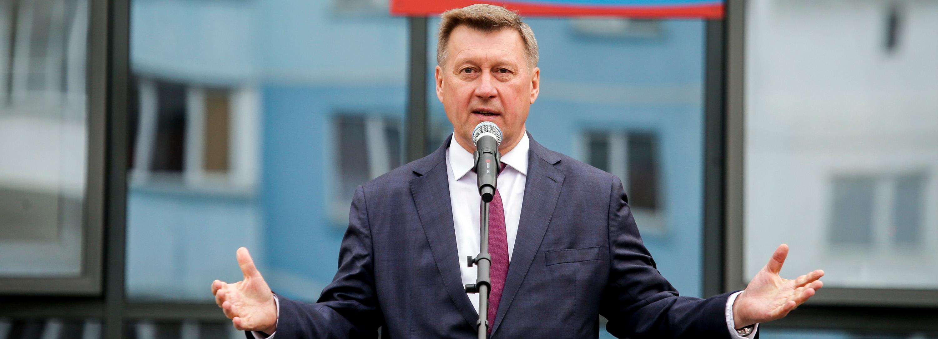 Мэр Анатолий Локоть поздравляет новосибирцев с Днём знаний