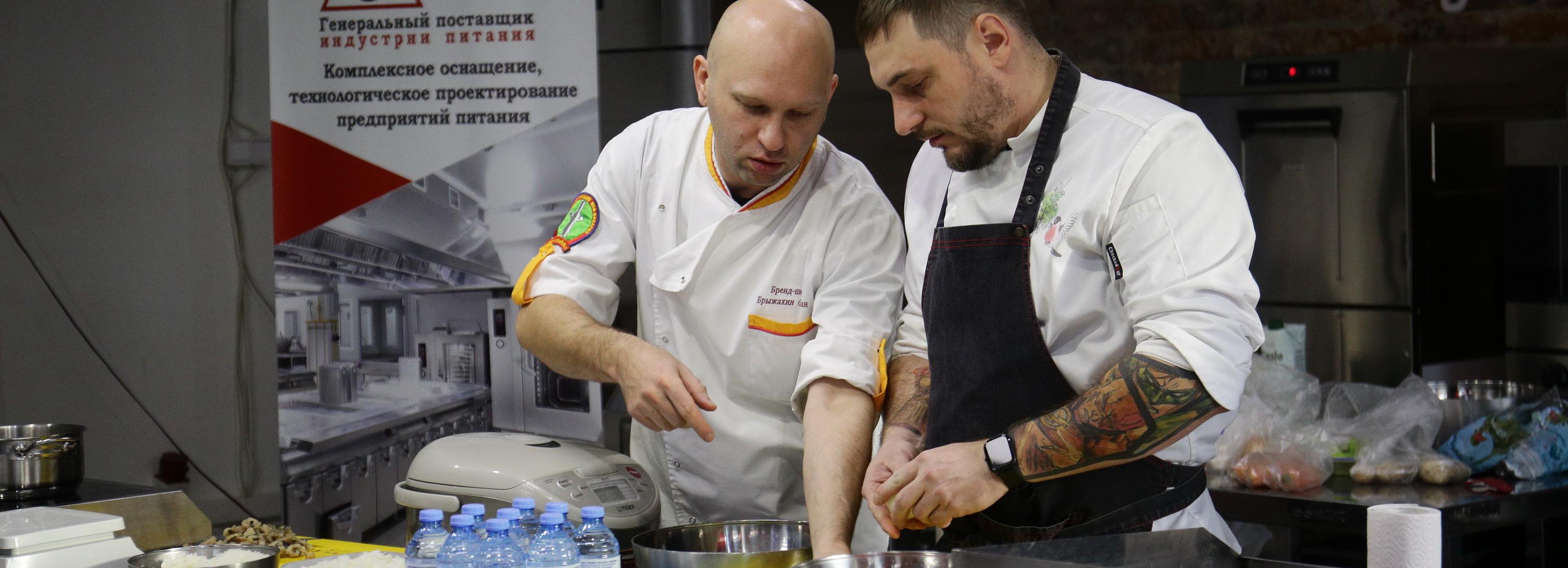 Японский повар научил сибиряков готовить онигири и рисовые бургеры