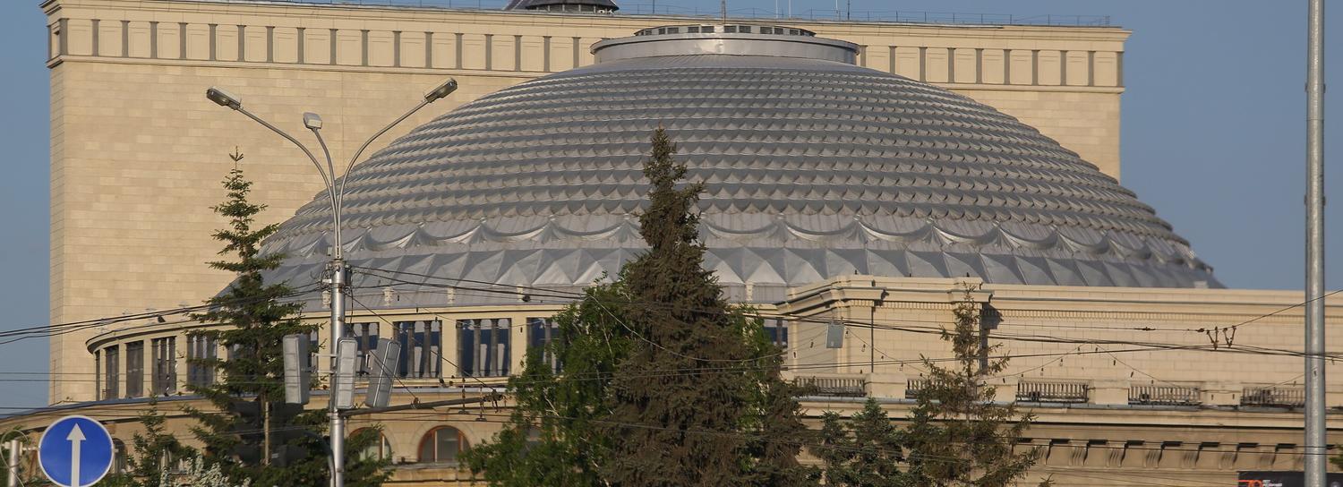 Мифы о театре оперы и балета развеяли на выставке к его 75-летию