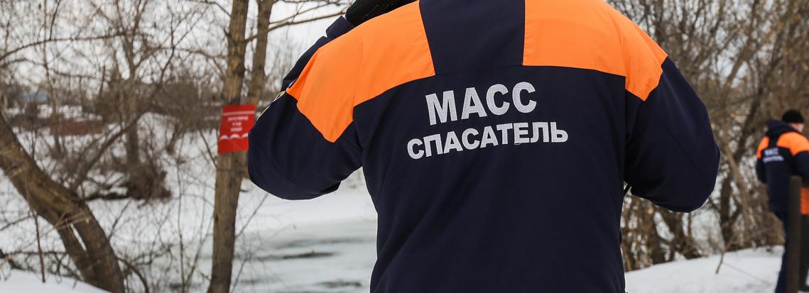 Запертого в квартире голодного ребёнка вызволили новосибирские спасатели