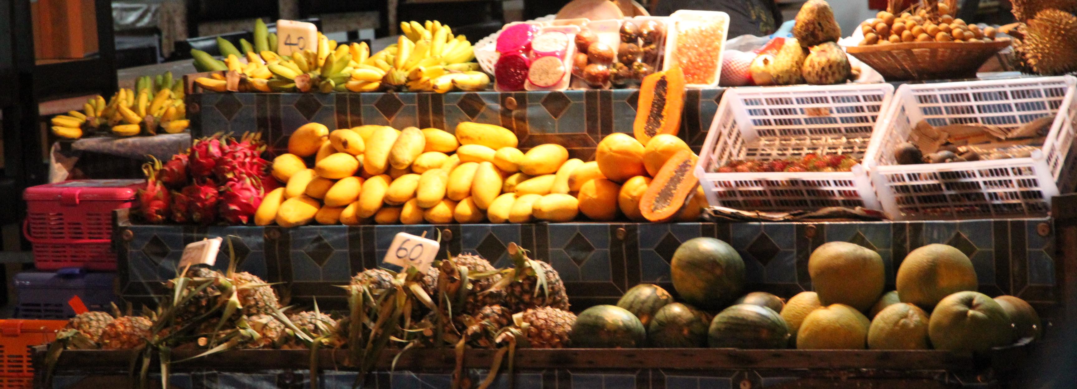 Мангостины, рамбутаны и драгонфруты везут в Новосибирск из Таиланда