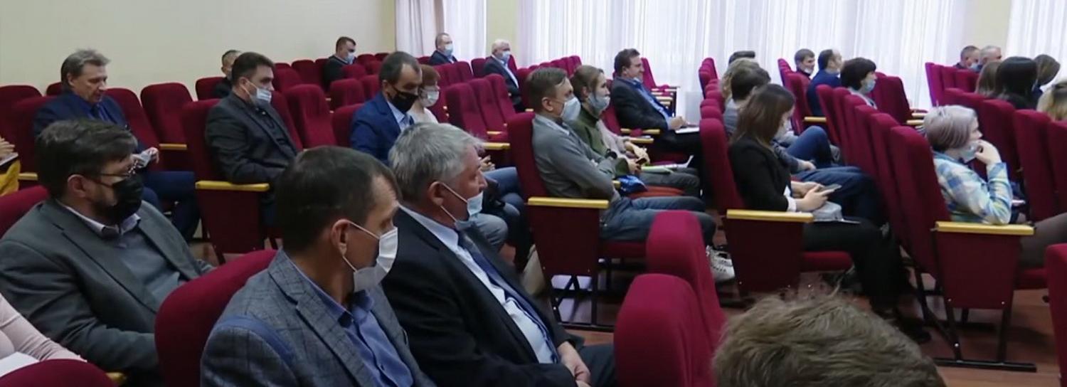 Депутаты спросили мэрию о двойных заборах на улицах Новосибирска