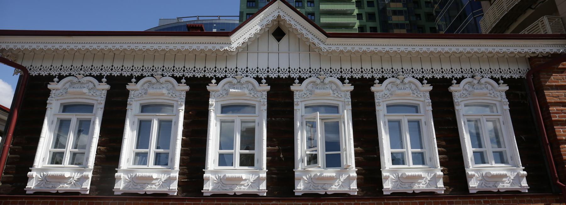 Деревянное кружево Новосибирска: смотрим на изящные резные наличники