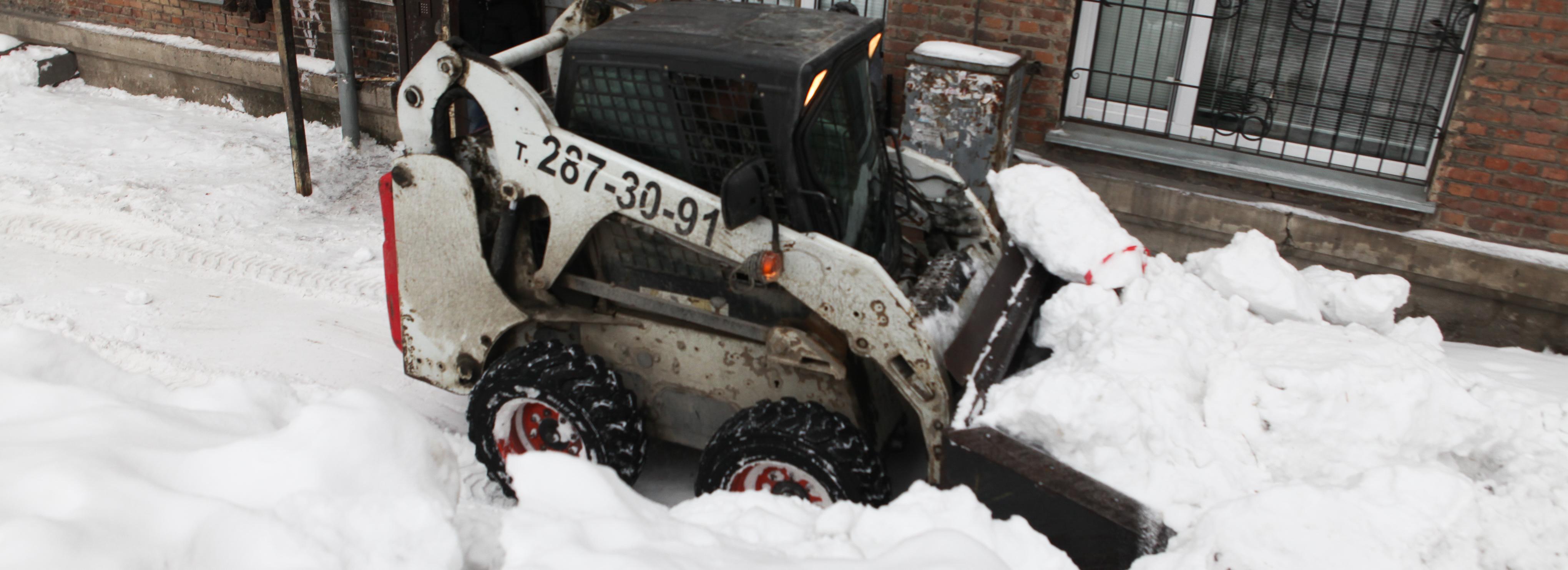 Сотни нарушений нашли при уборке дворов от снега в Новосибирске