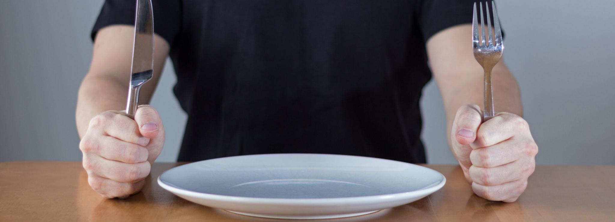 Женщина атаковала знакомого вилкой в Новосибирской области