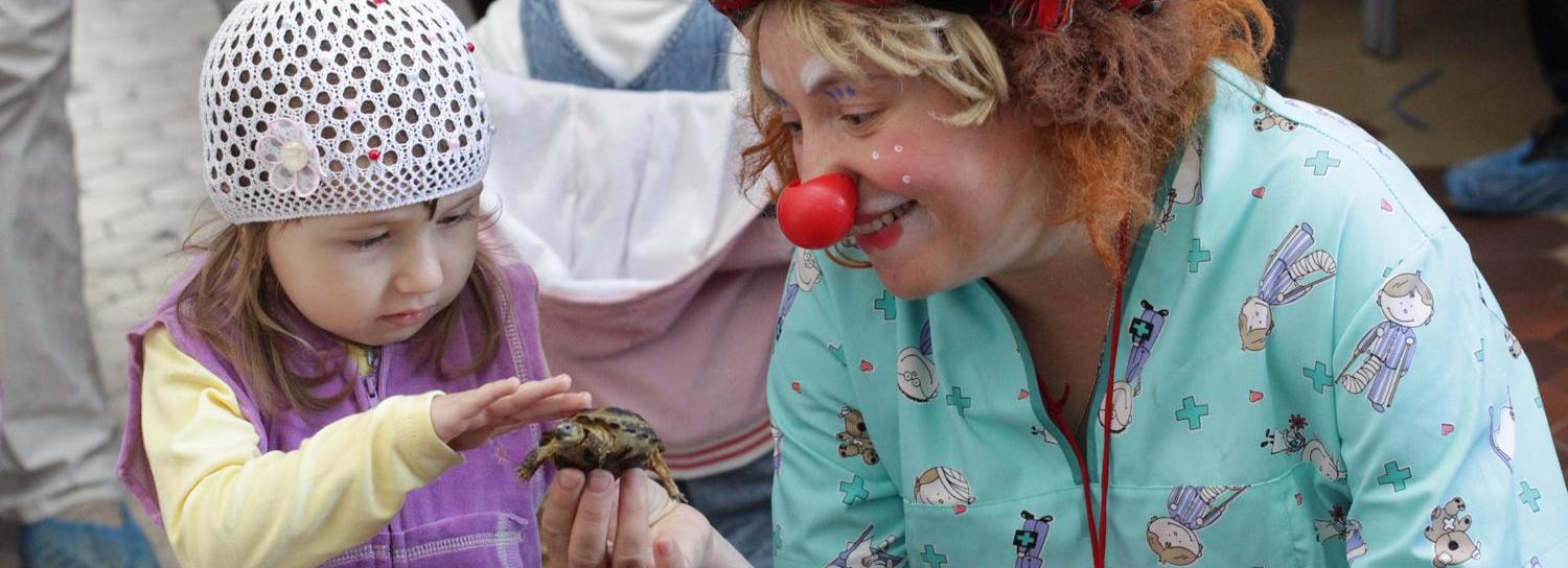 Больничные клоуны помогают детям в больницах с помощью QR-кодов