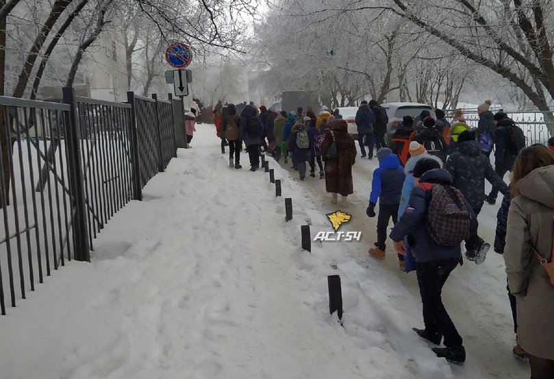 Сообщения о бомбах получили сразу девять школ в Новосибирске