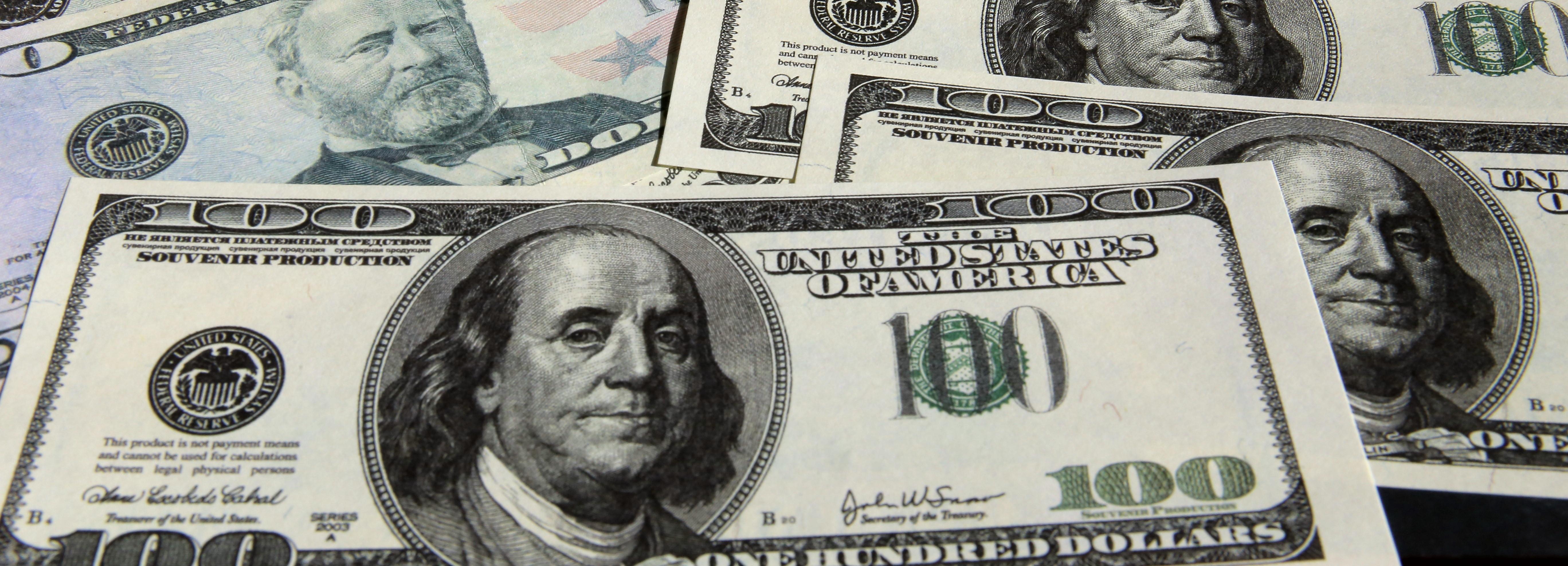 Запрет на выдачу наличных долларов и евро продлили до марта 2023