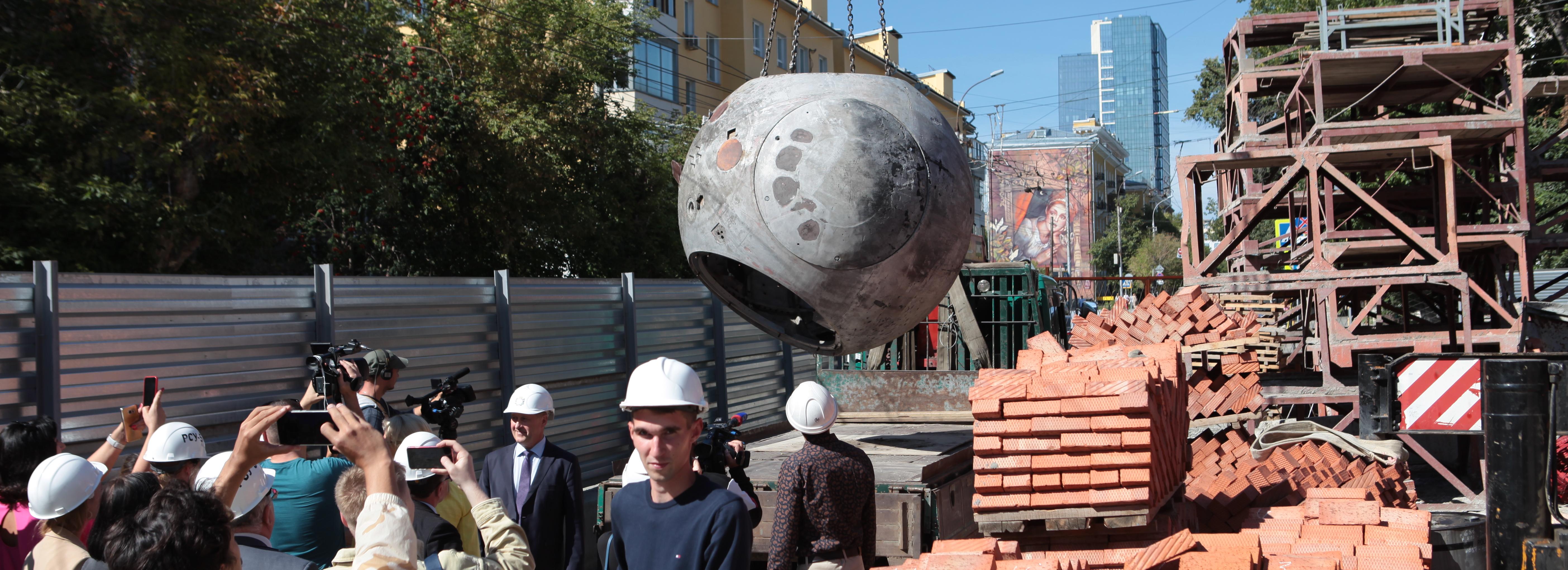 Космический аппарат стал первым экспонатом дома Кондратюка в Новосибирске