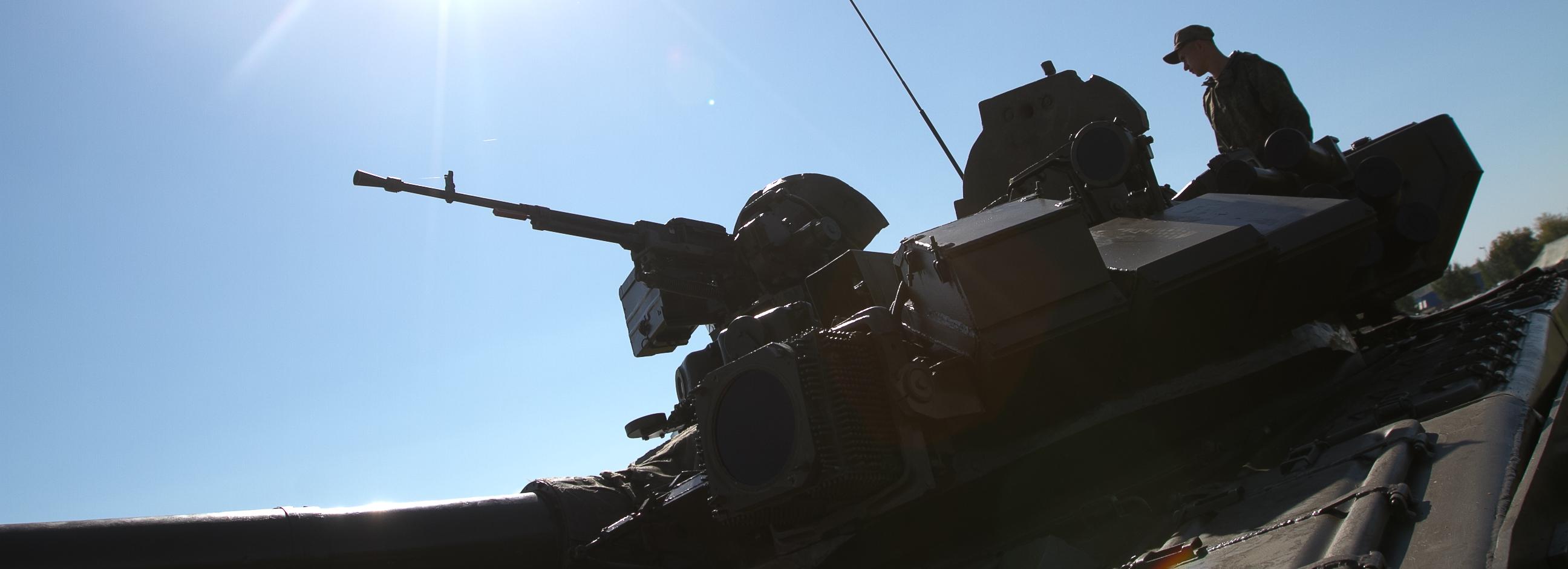 Мэр поручил подкрасить переход у ГПНТБ к выставке трофейной техники