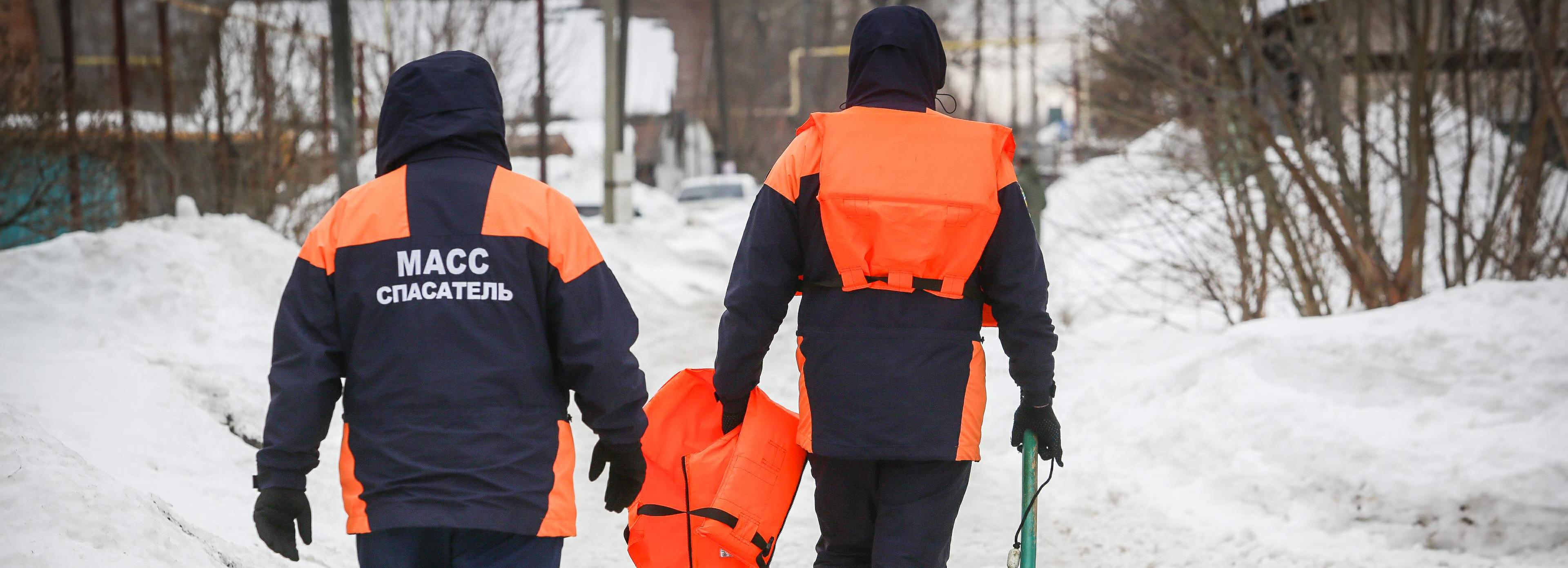 Новосибирцы помогли спасти мужчину, упавшего с Октябрьского моста