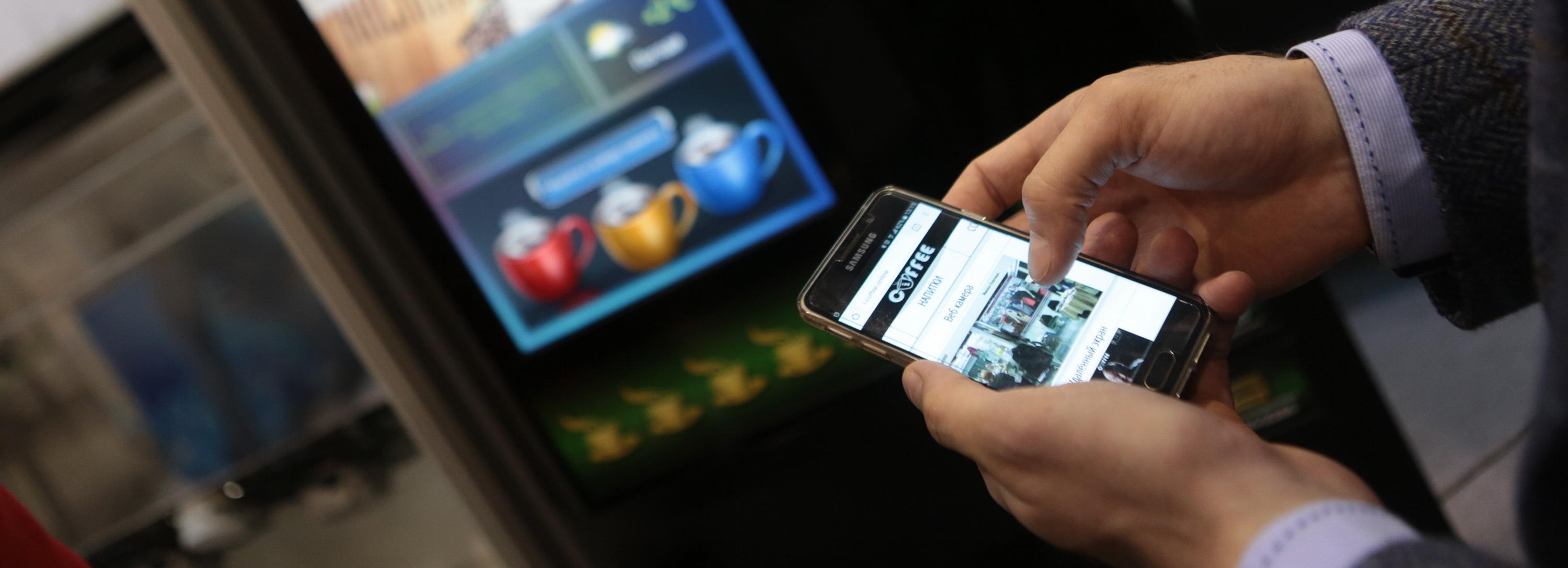 Платёжные стикеры в виде кошачьих лапок выпустил Сбер