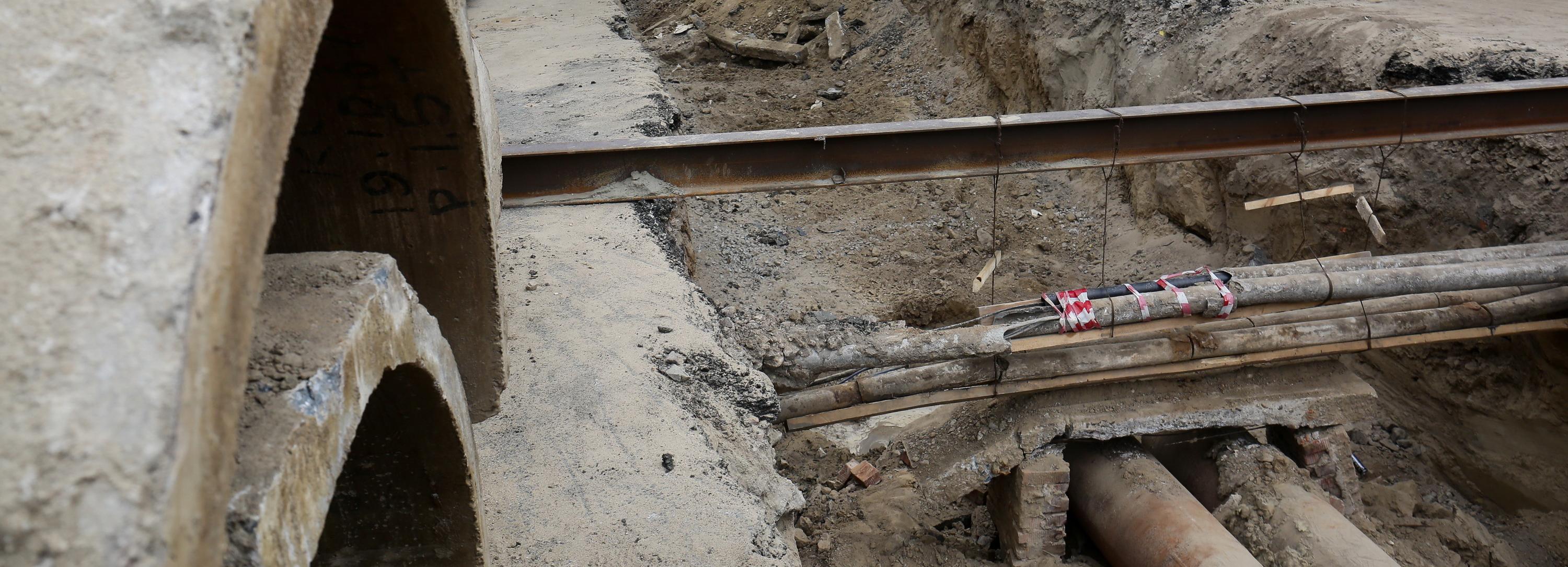 Дорогу напротив парка «У моря Обского» сузили на 4,5 метра