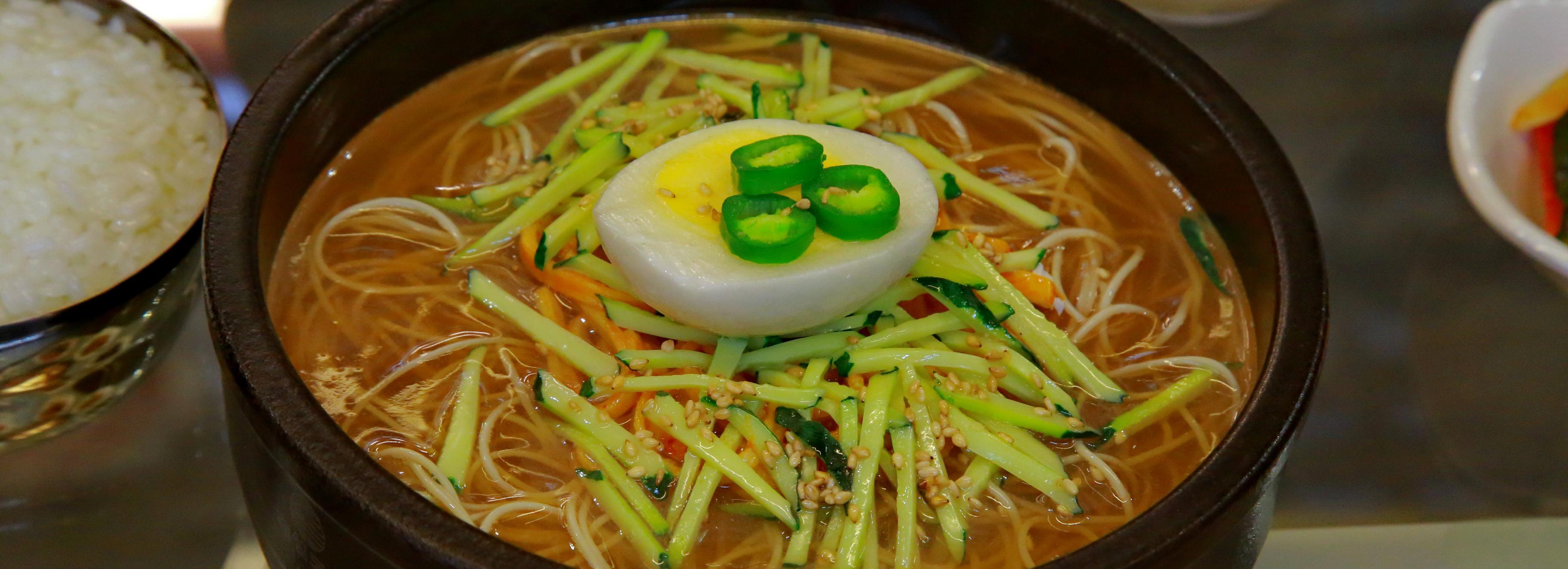 Новосибирцы выстроились в очередь за кимпабами в центре города