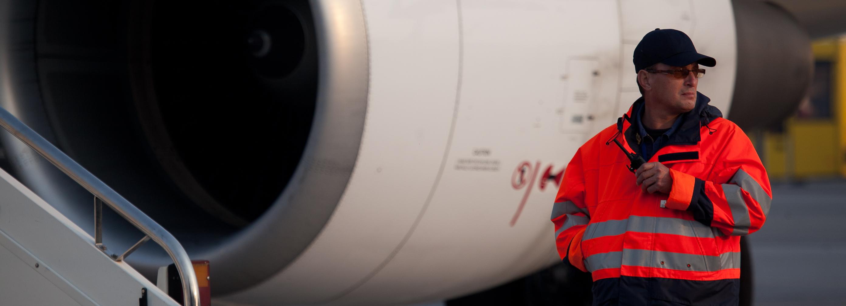 В аэропорту Толмачёво начали укладывать основание рулёжной дорожки