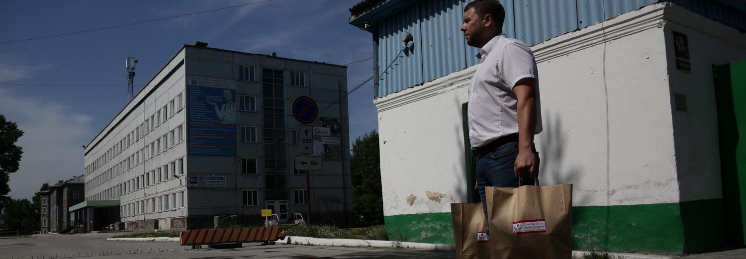 Новосибирец бесплатно накормил врачей бефстрогановом и оливье