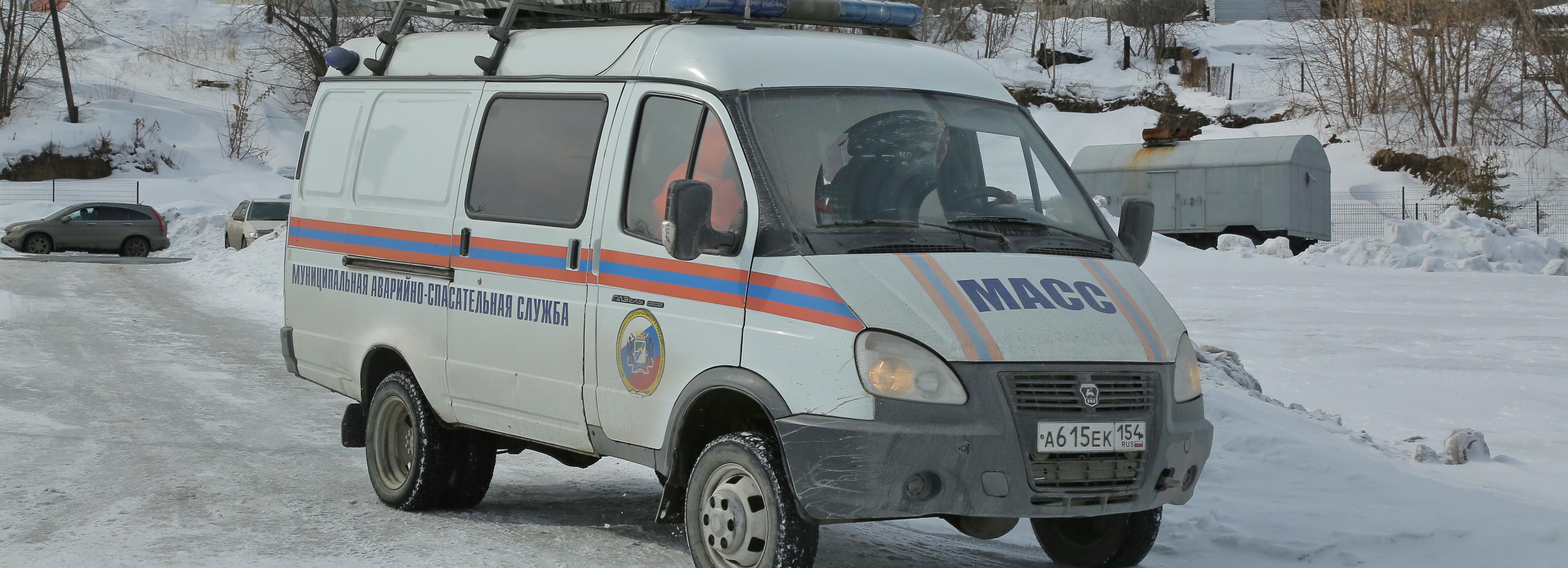 Автомобиль с женщиной-курьером провалился под лёд в Новосибирске