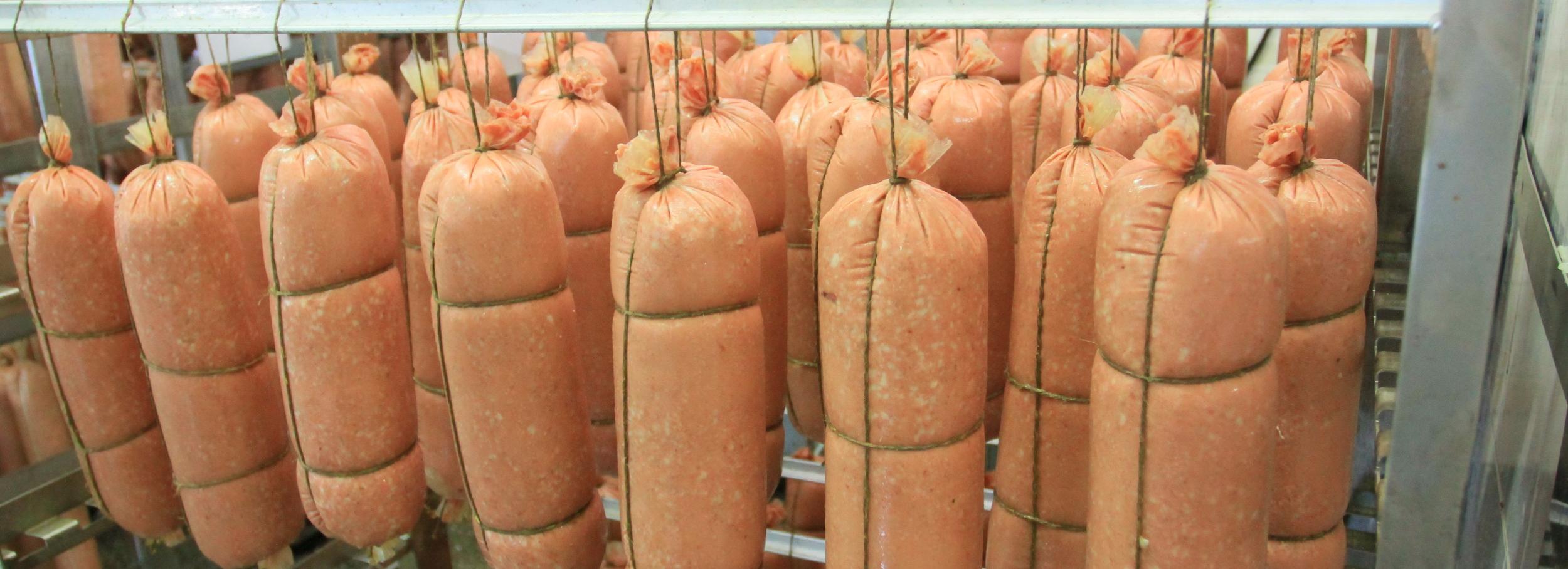 Социальная ярмарка сбросит цены на сыр и колбасу