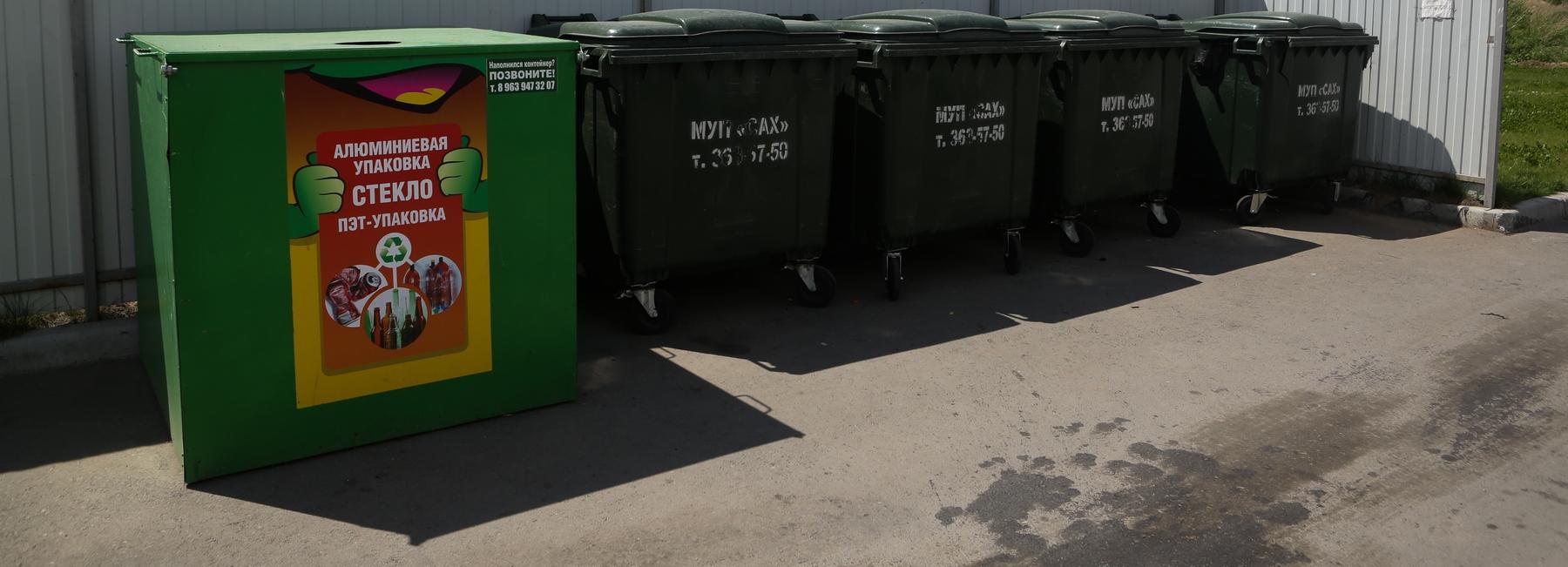 Неизвестные похитили с улиц Новосибирска баки для сбора стекла и пластика