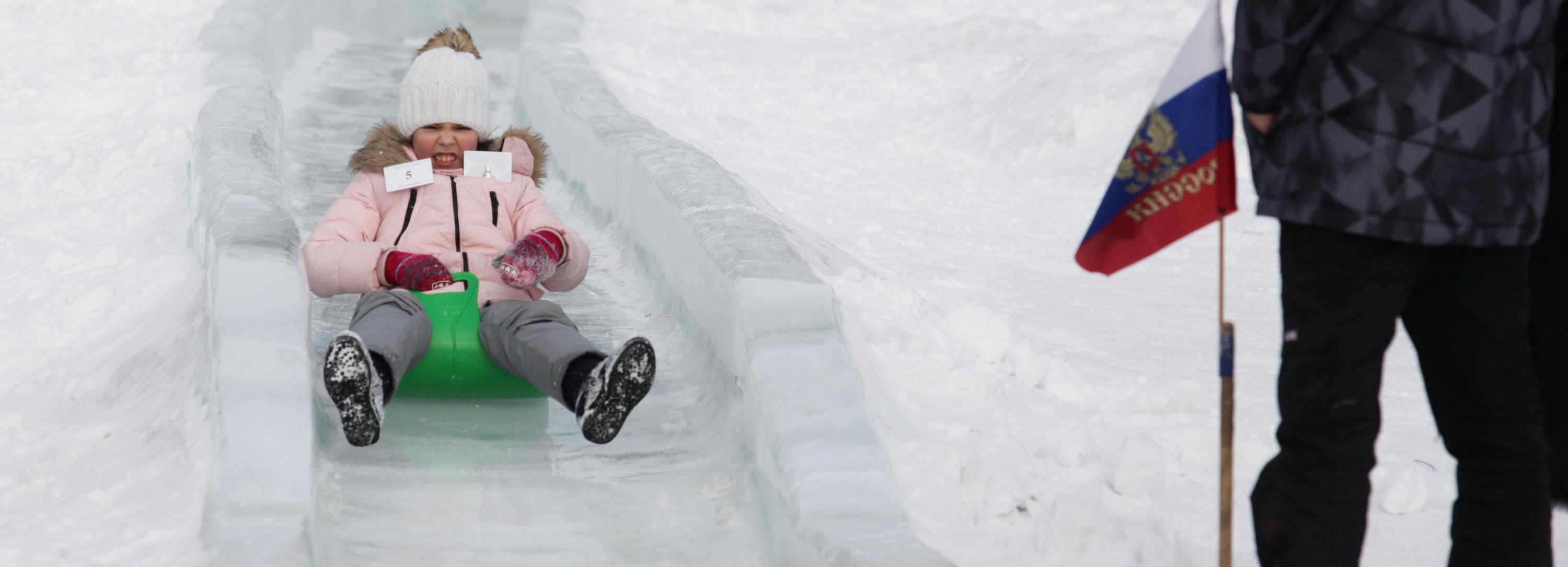 Снежные горки не по ГОСТу сносят во дворах Новосибирска
