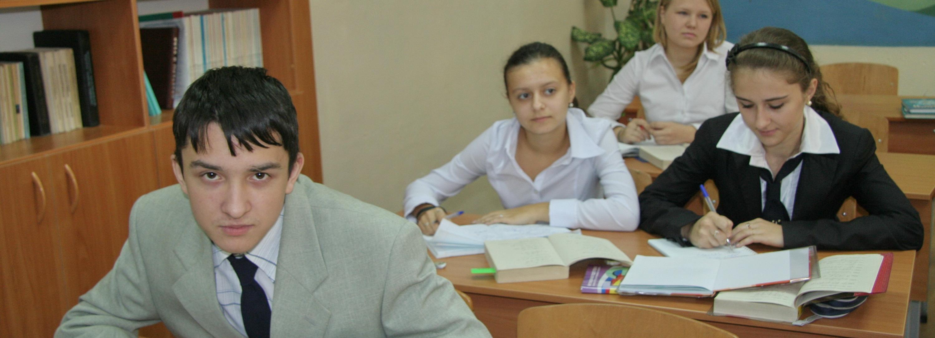 Школьников из многодетных семей бесплатно готовят к ЕГЭ в Новосибирске