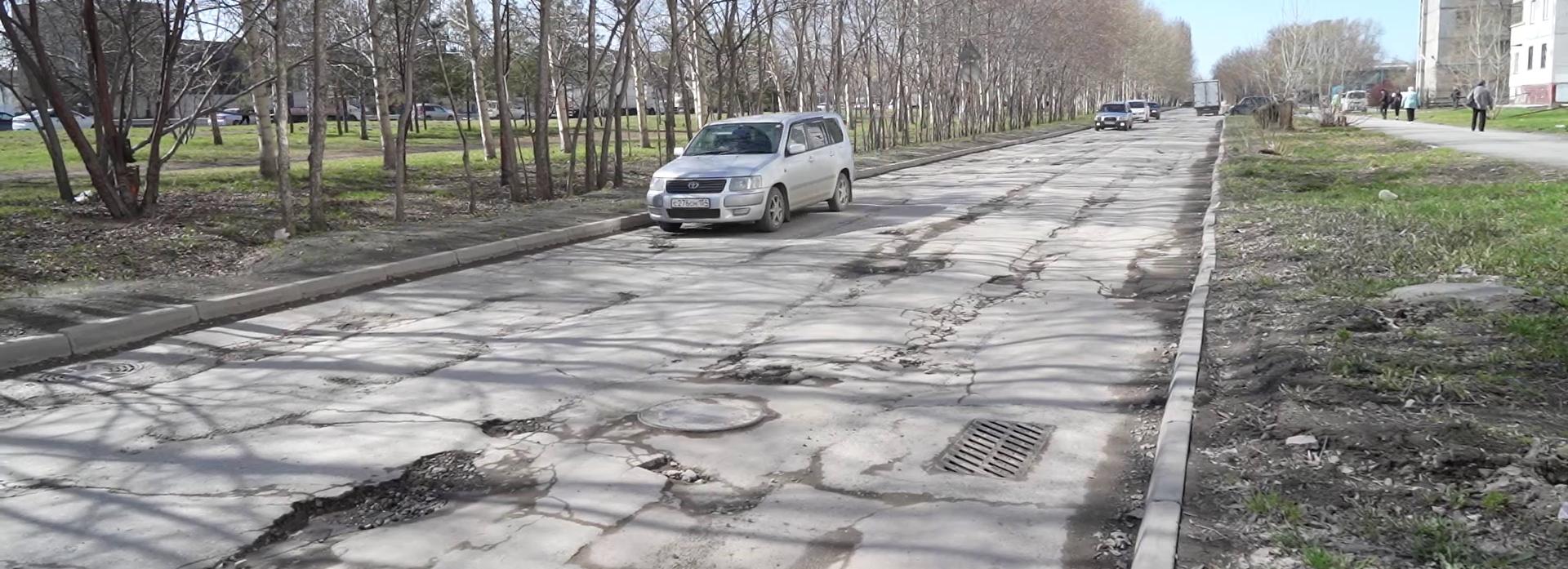 Ямы и выбоины на малой Троллейной к 9 мая сменит новый асфальт