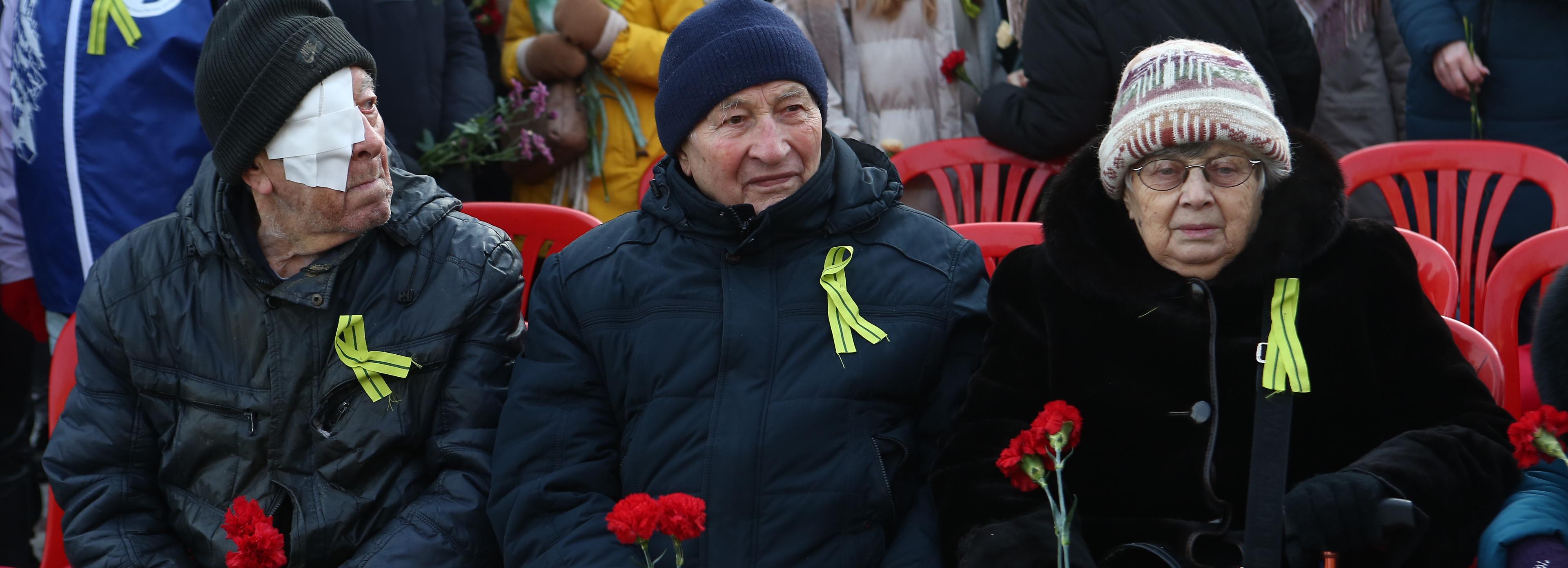 Что означают оливковые ленточки на участниках митинга в память о блокаде