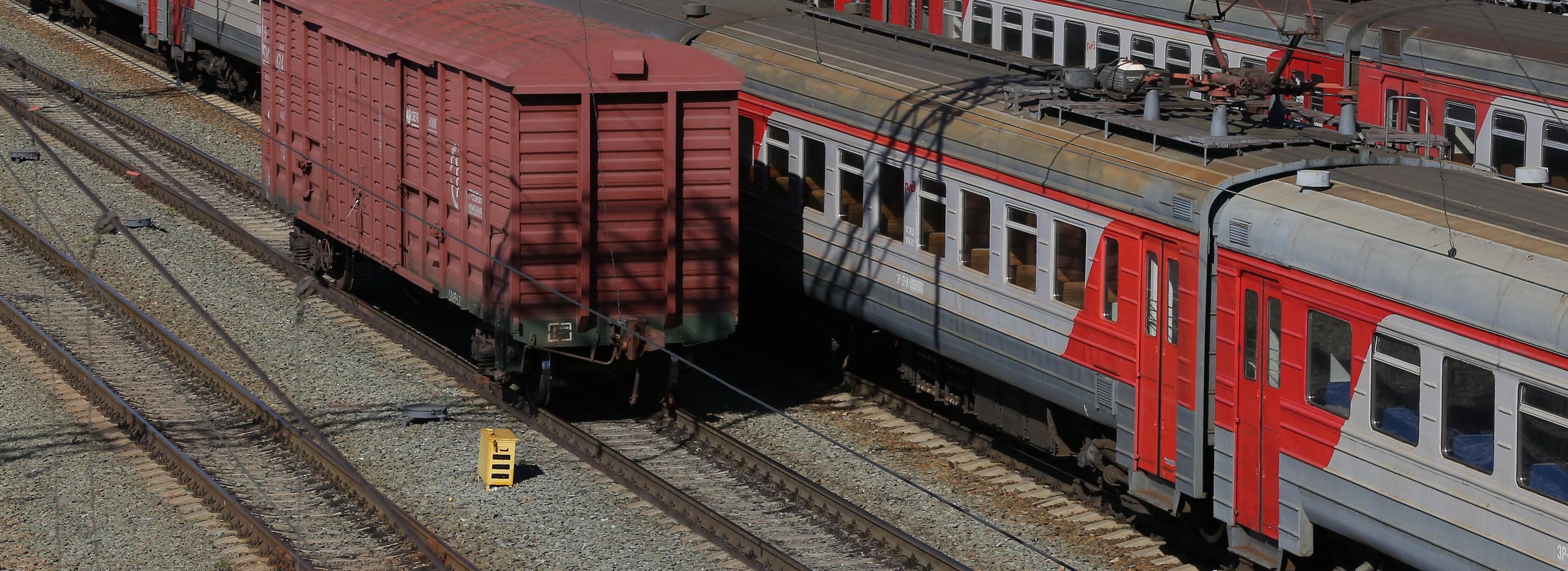 Одному из самых оживлённых переездов в Новосибирске добавили 2 шлагбаума