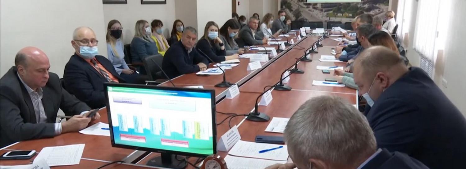 Мусор и ветхое жильё: депутаты горсовета погрузились в проблемы ЖКХ