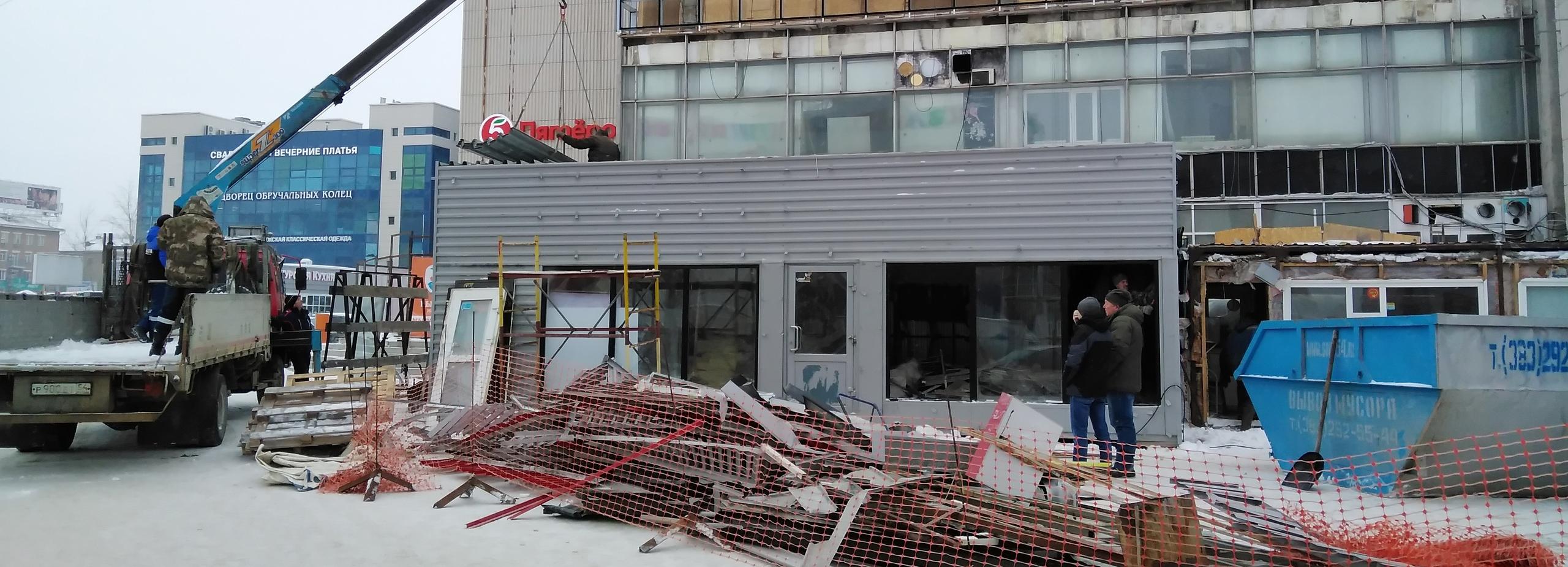 Павильоны с шаурмой сносят возле ГУМа на площади Маркса