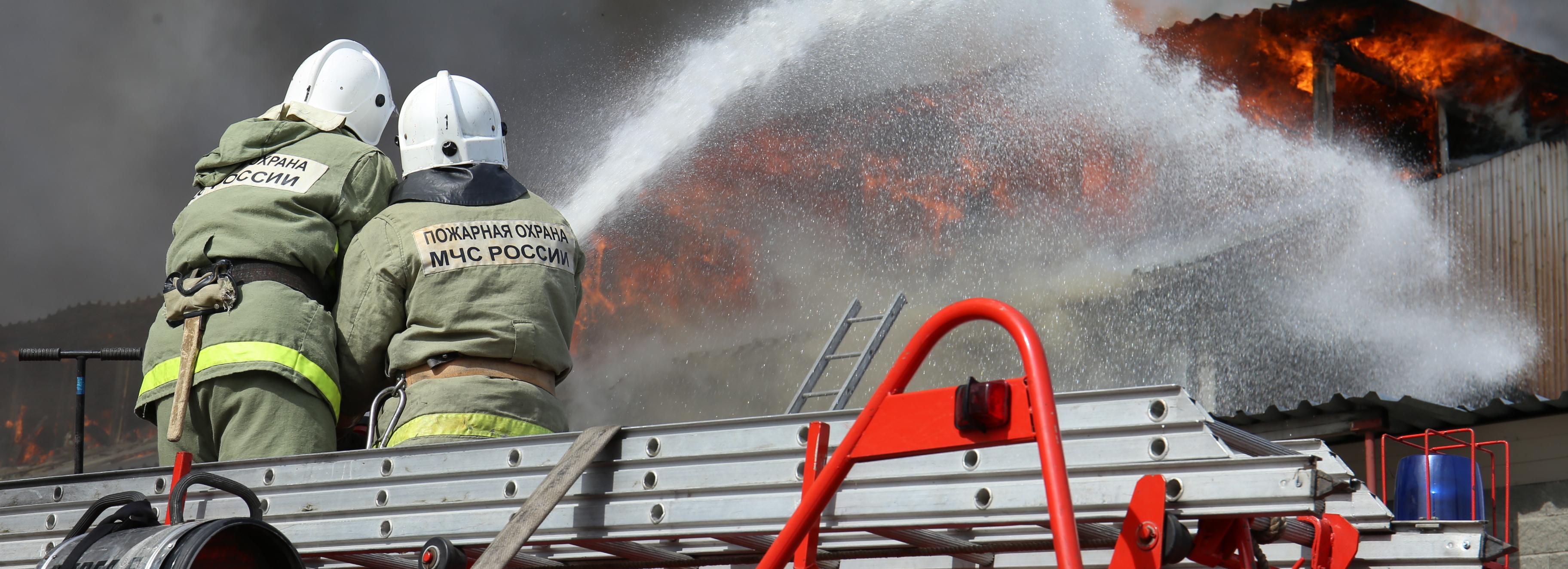 Напугавший новосибирцев белым дымом пожар в Академгородке потушили