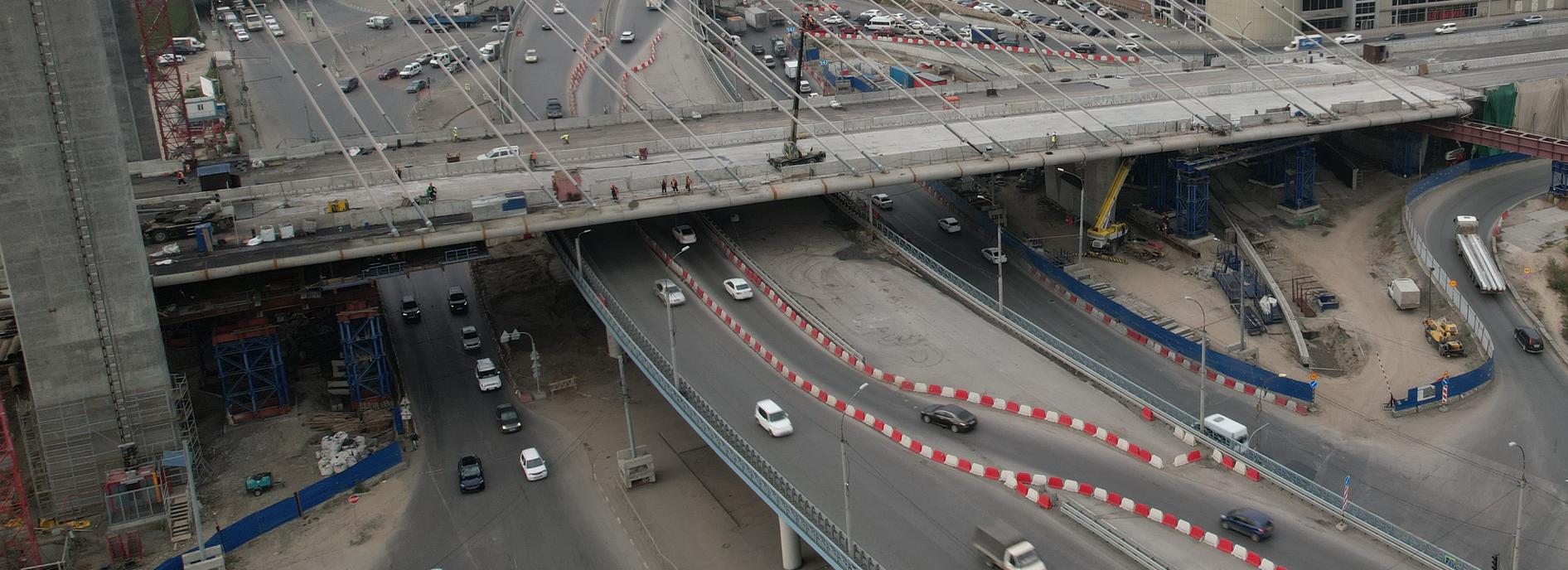 На площади инженера Будагова сузили проезжую часть