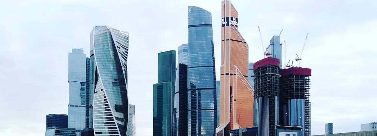 Кому выгодно уезжать из Новосибирска в Москву в поисках работы