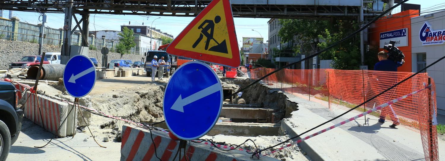 На улице Писарева чинят водовод — проезжую часть сузили до 20 апреля