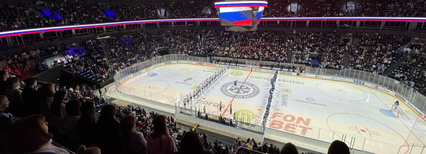 Тысячи активистов «Движения первых» собрались на хоккее в «Сибирь-Арене»