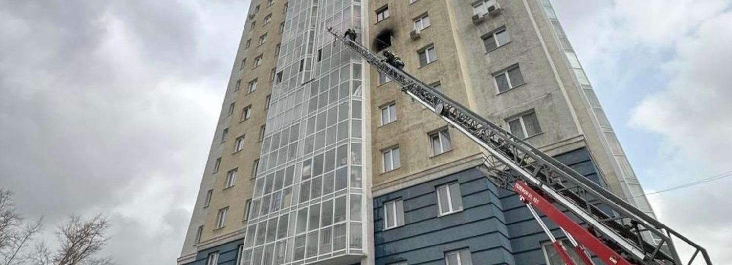 Семь человек спасли при тушении пожара на улице Военной