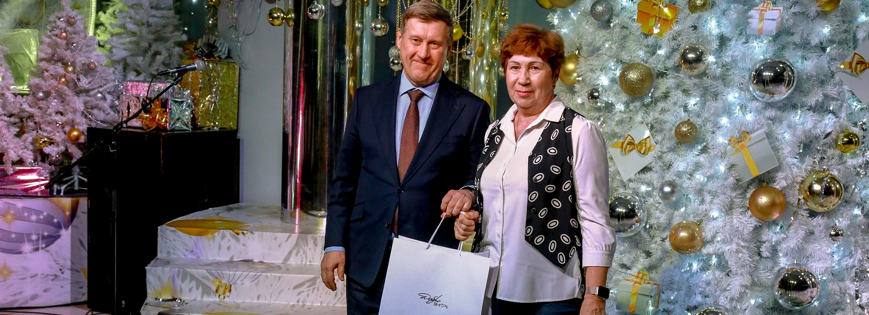 Мэр Новосибирска вручил награды самым инициативным волонтёрам