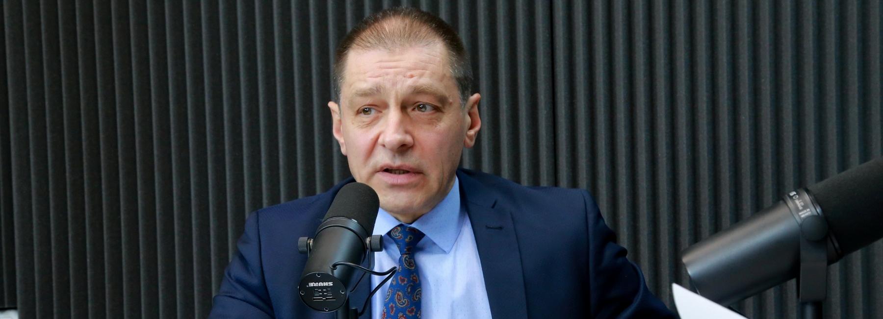 Районная приёмная: дороги, парки и антипыльные газоны Калининского района