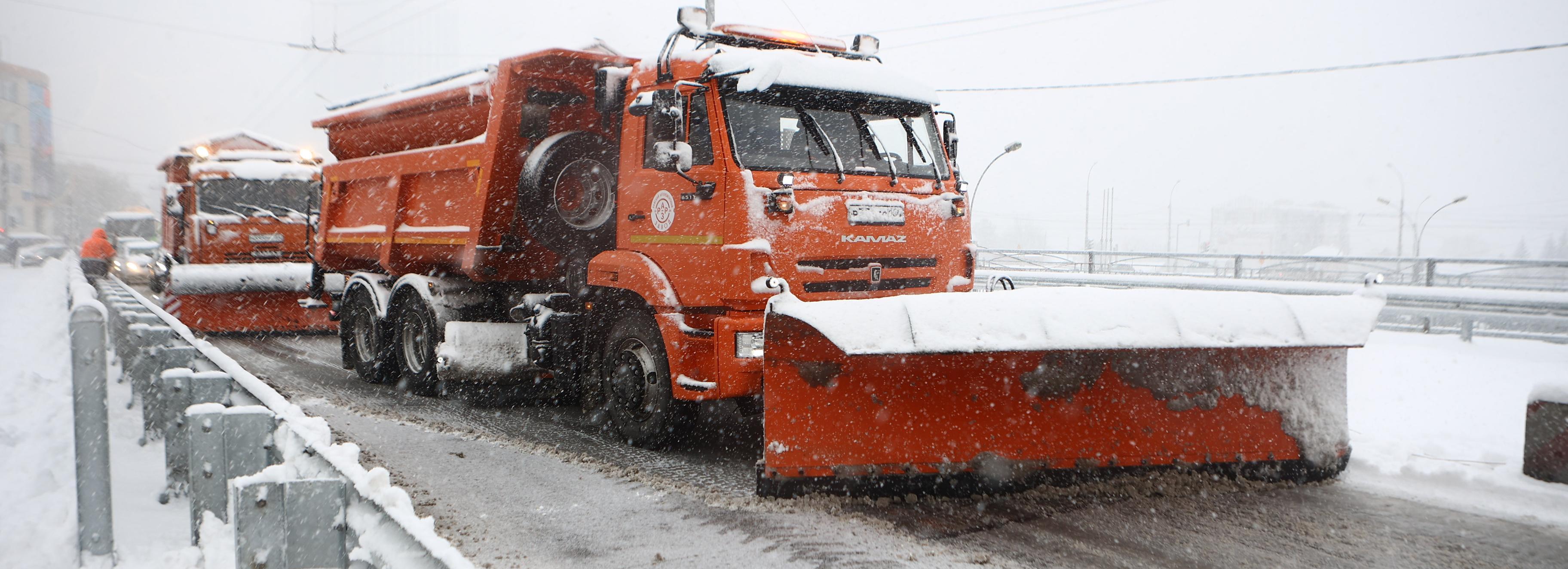 Около 500 снегоуборочных машин чистят улицы Новосибирска