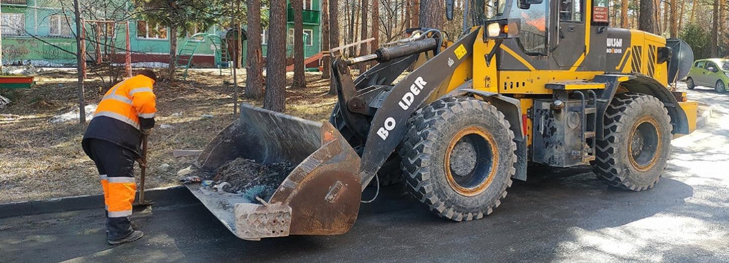 Питьевой водой без шампуня моют улицы Новосибирска после зимы