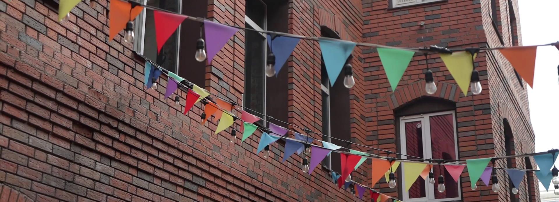 Культурная столица: дом с колесом, ресторанный дворик и мансарда художника