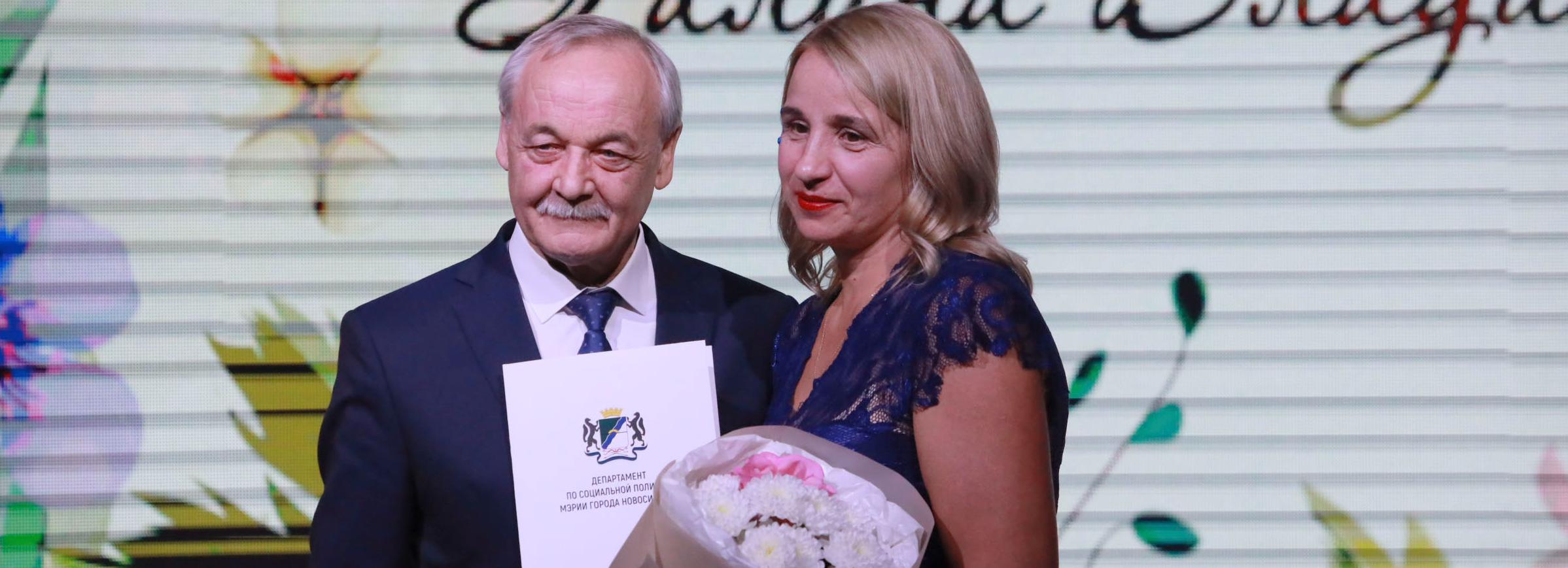 «Наши дети — наши крылья»: многодетных мам наградили в Новосибирске