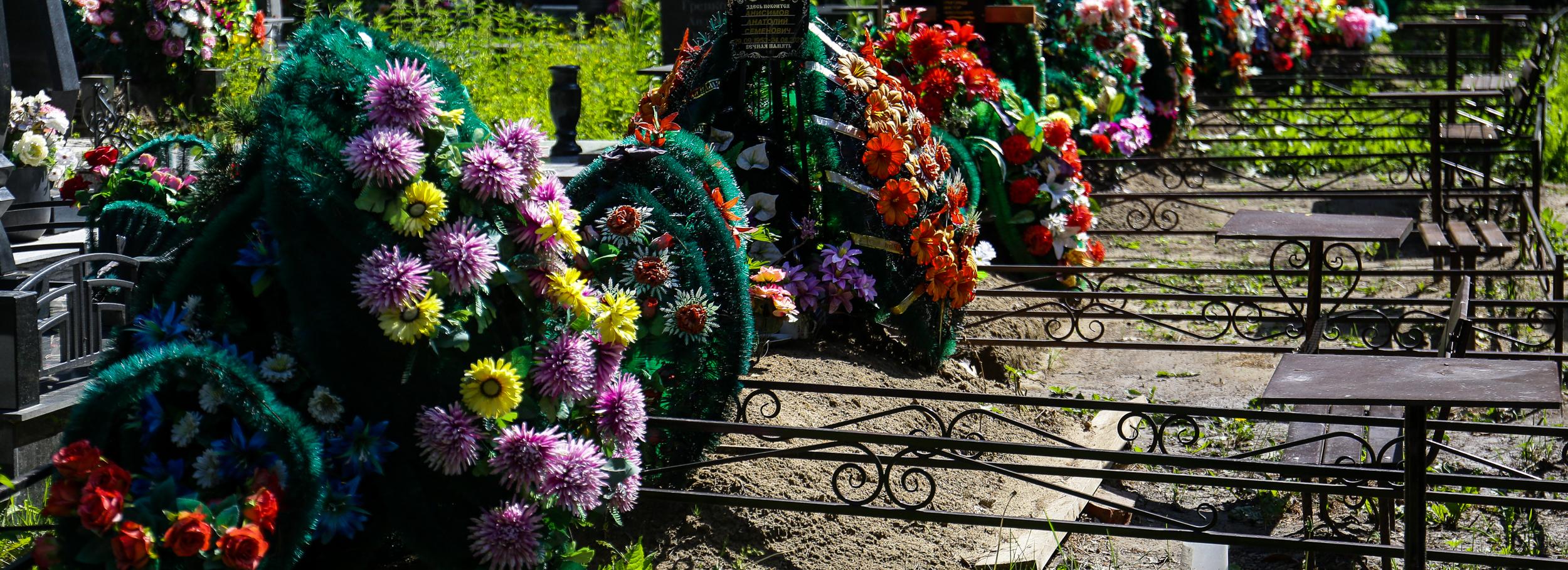 Мошенники требуют деньги за бесплатные похороны в Новосибирске